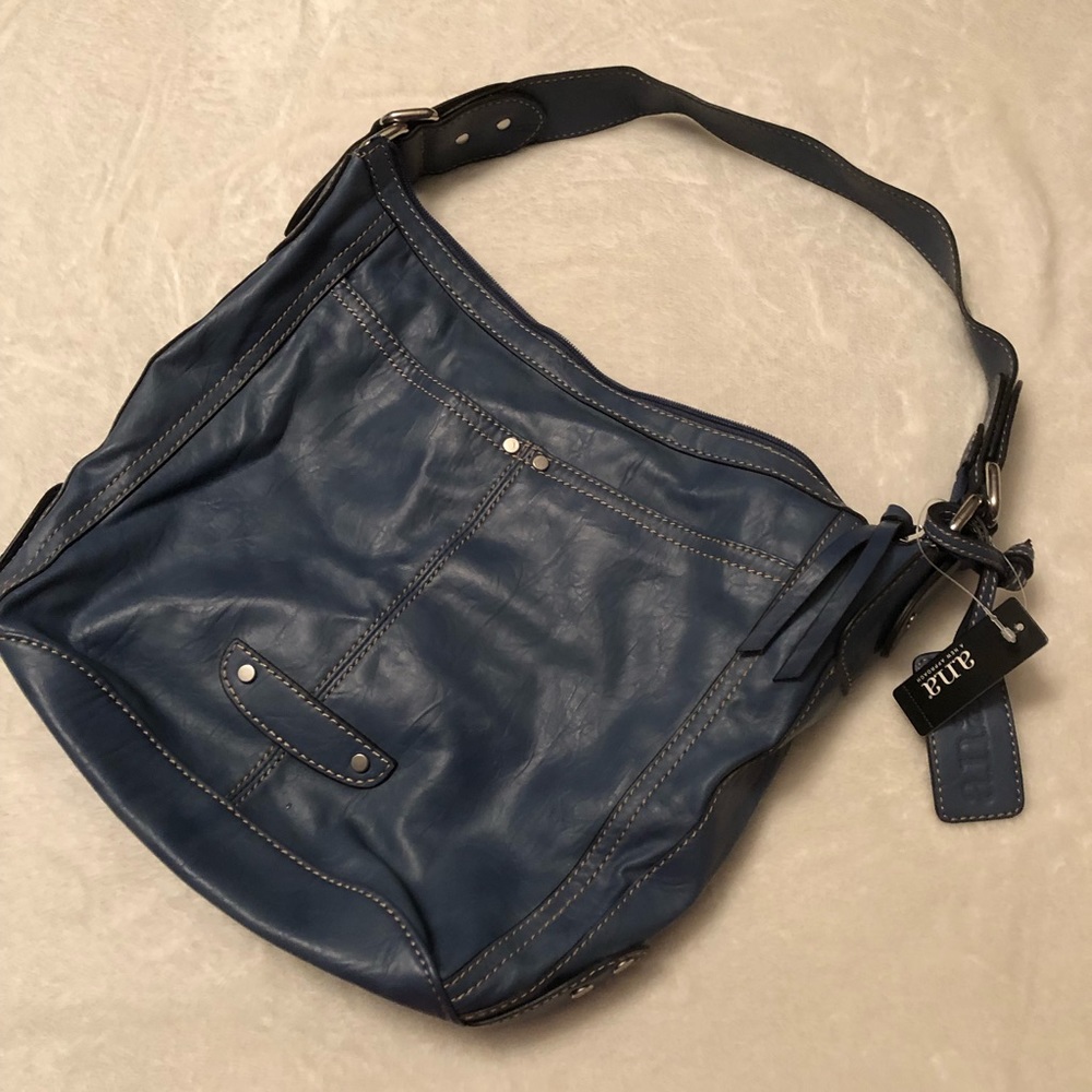 NWT cute simple blue purse!